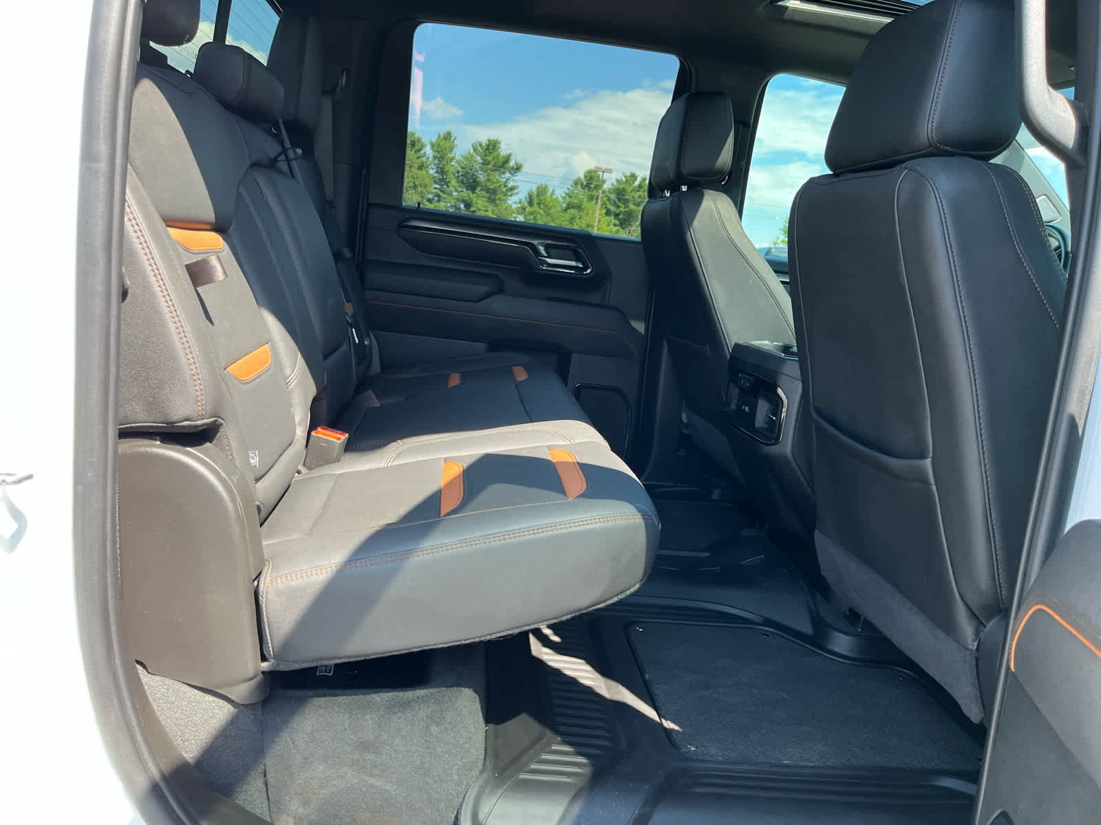Used 2025 GMC Sierra 2500 AT4 w/ AT4 Premium Plus Package AWD/4WD image 31