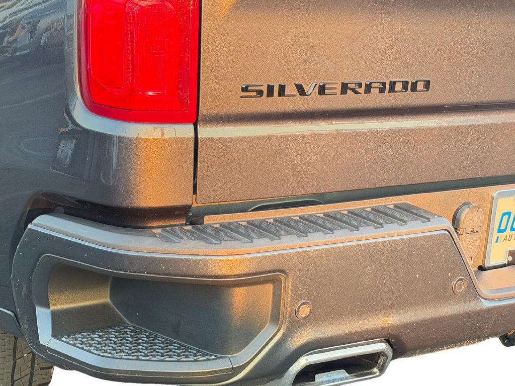 Used 2022 Chevrolet Silverado 1500 RST w/ LPO, Blackout Package AWD/4WD image 10