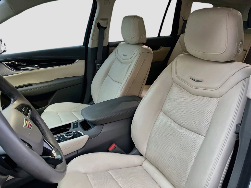 Used 2025 Cadillac XT6 Premium Luxury w/ Technology Package AWD/4WD image 22