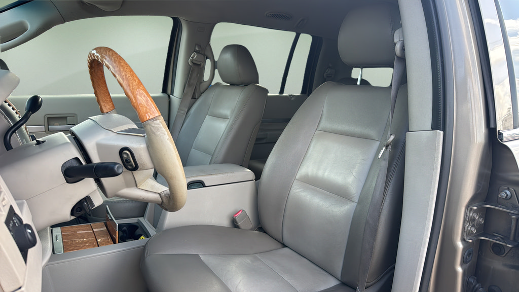 Used 2007 Chrysler Aspen Limited AWD/4WD image 10