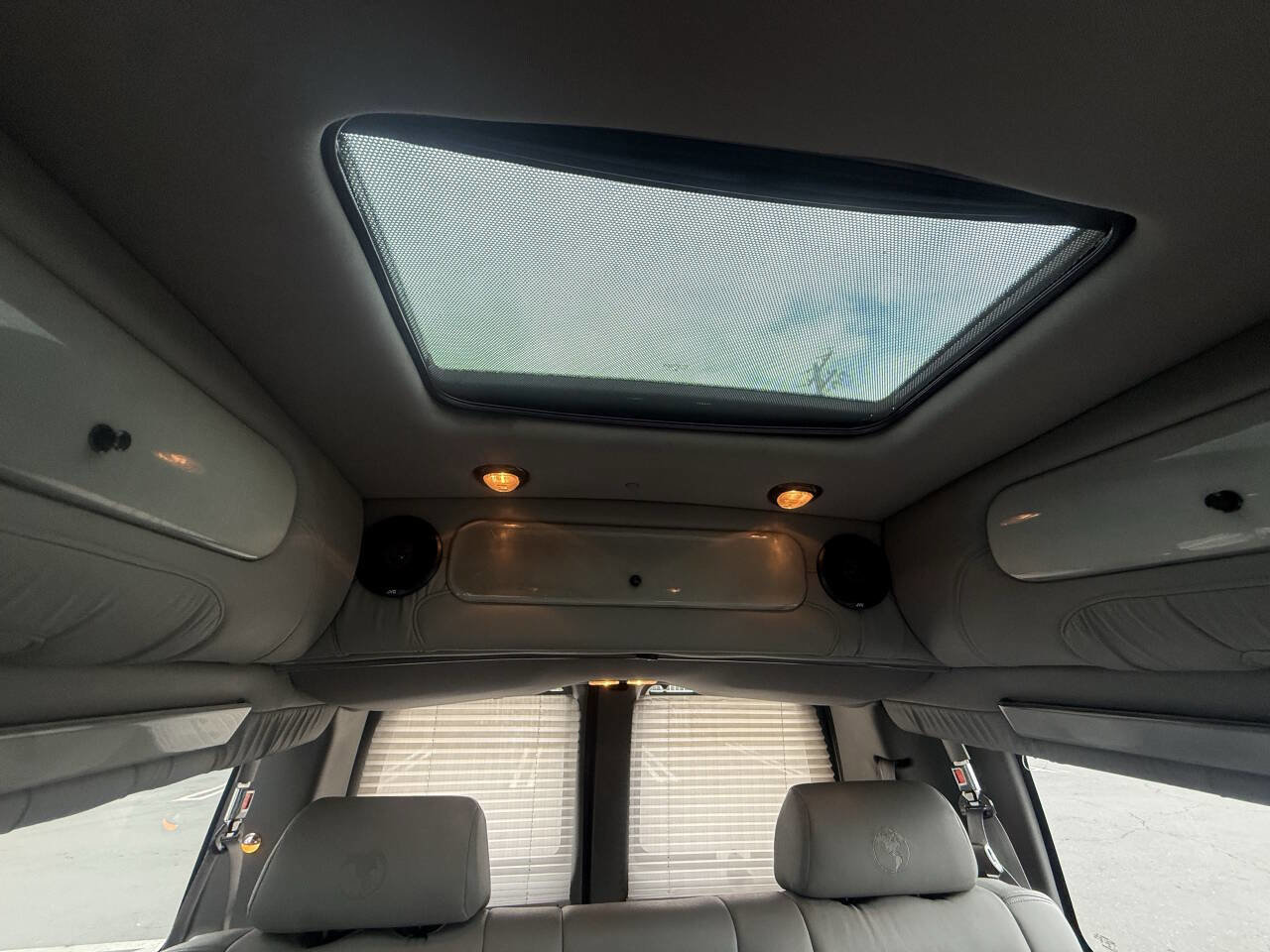 Used 2010 Chevrolet Express 2500 Extended w/ Preferred Equipment Group RWD image 21