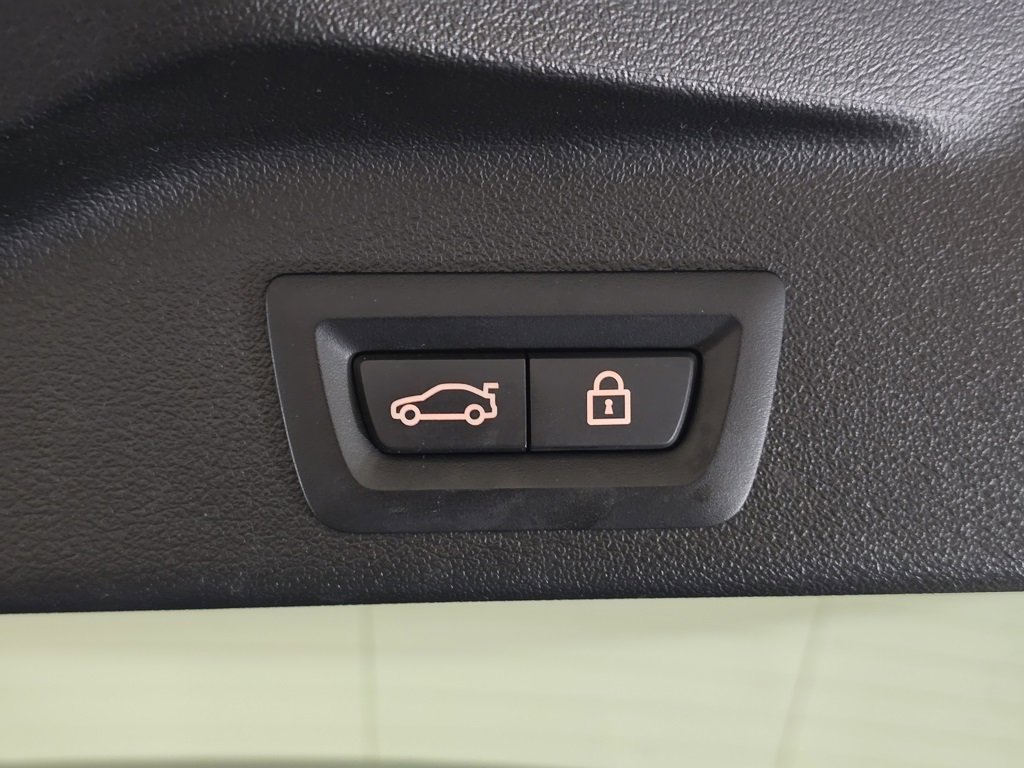 Used 2022 BMW X5 xDrive40i w/ M Sport Package image 11