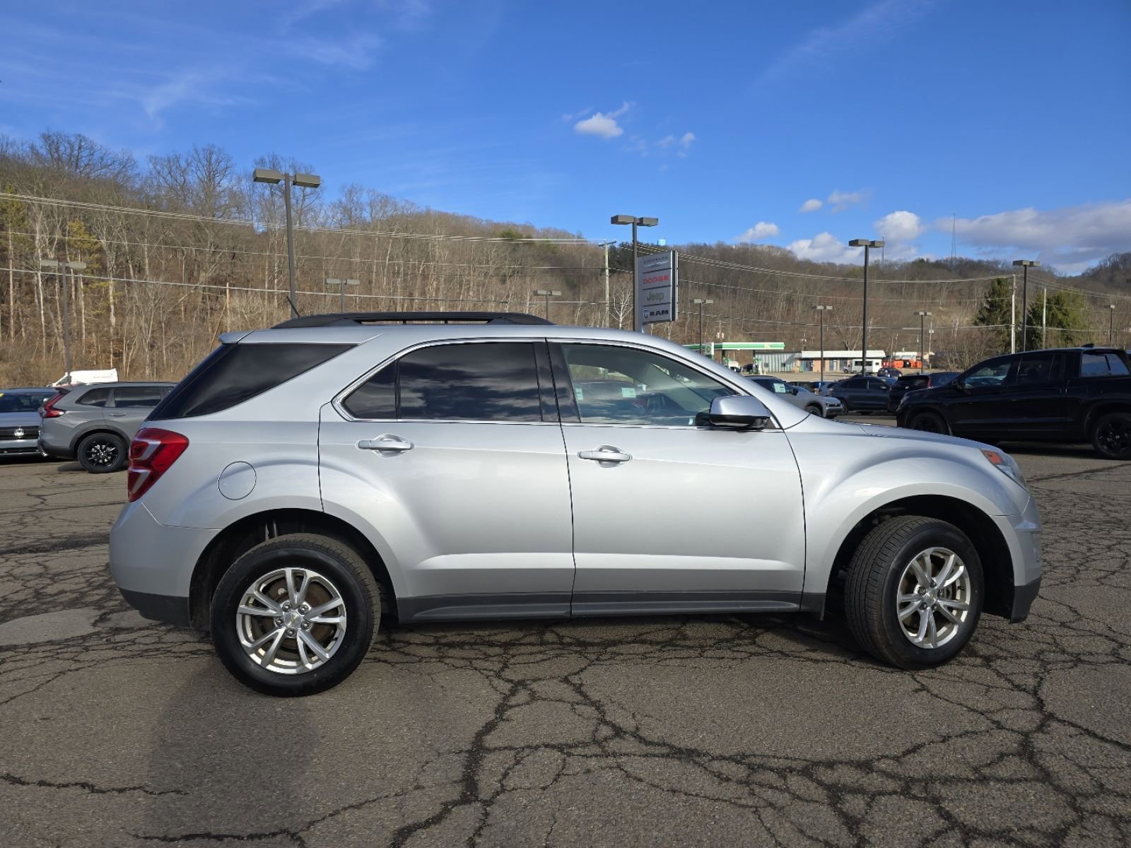 Used 2017 Chevrolet Equinox LT w/ Convenience Package image 12