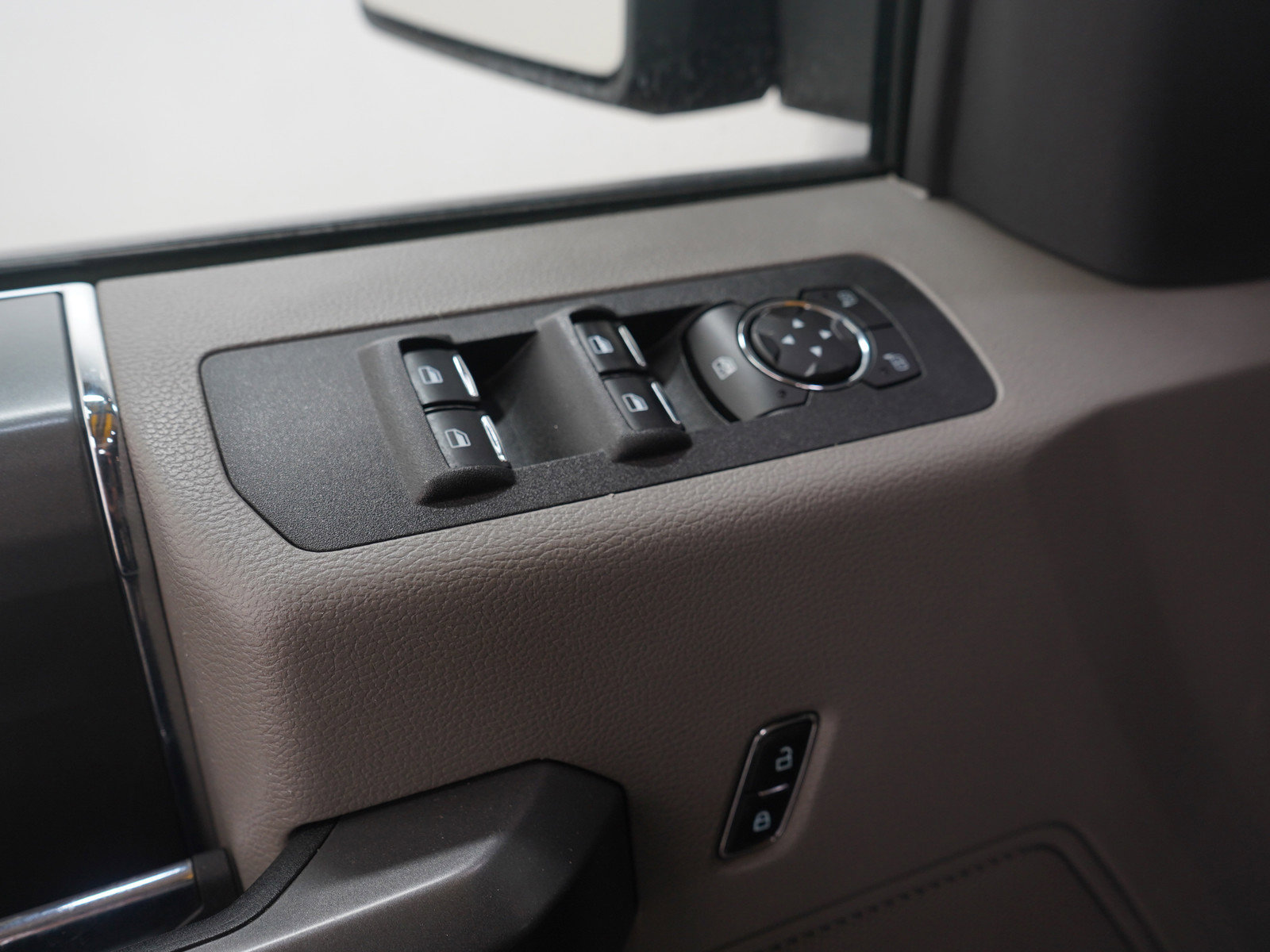 Used 2018 Ford F150 XLT w/ Equipment Group 302A Luxury AWD/4WD image 23