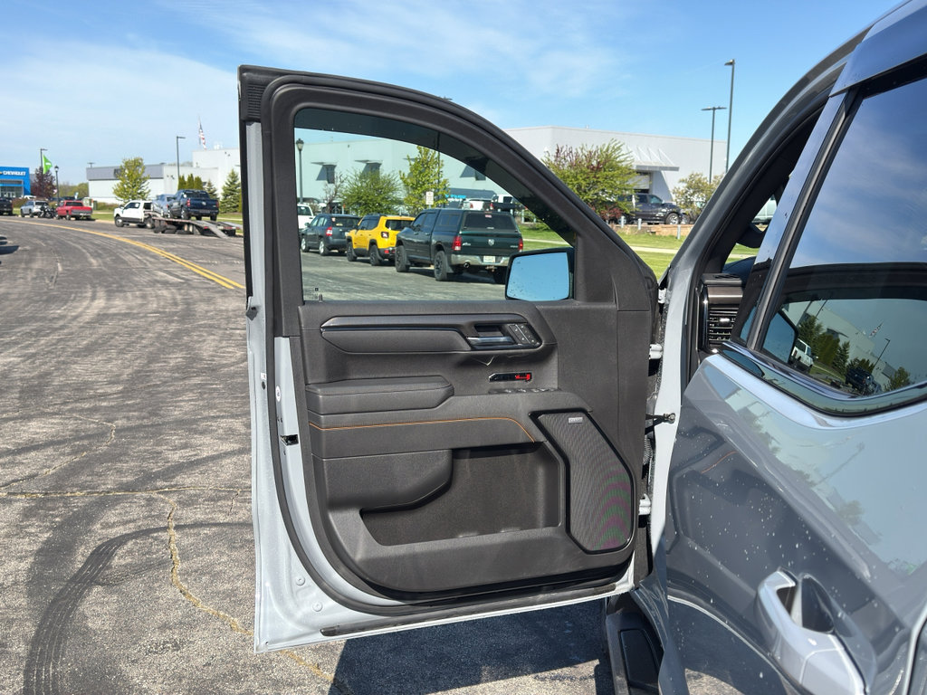 Used 2025 GMC Sierra 1500 AT4 w/ AT4 Premium Package AWD/4WD image 13
