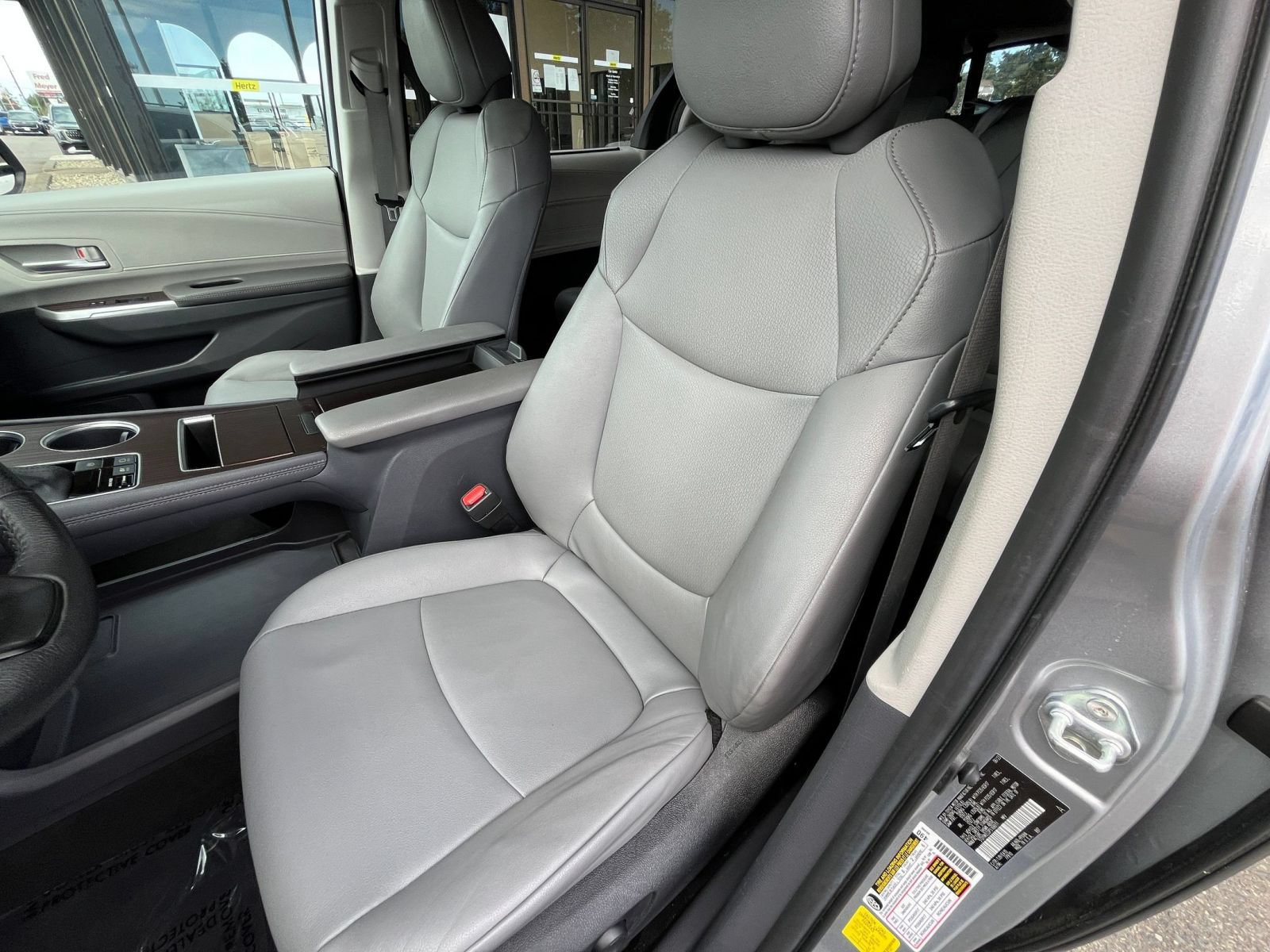 Used 2023 Toyota Sienna XLE FWD image 39