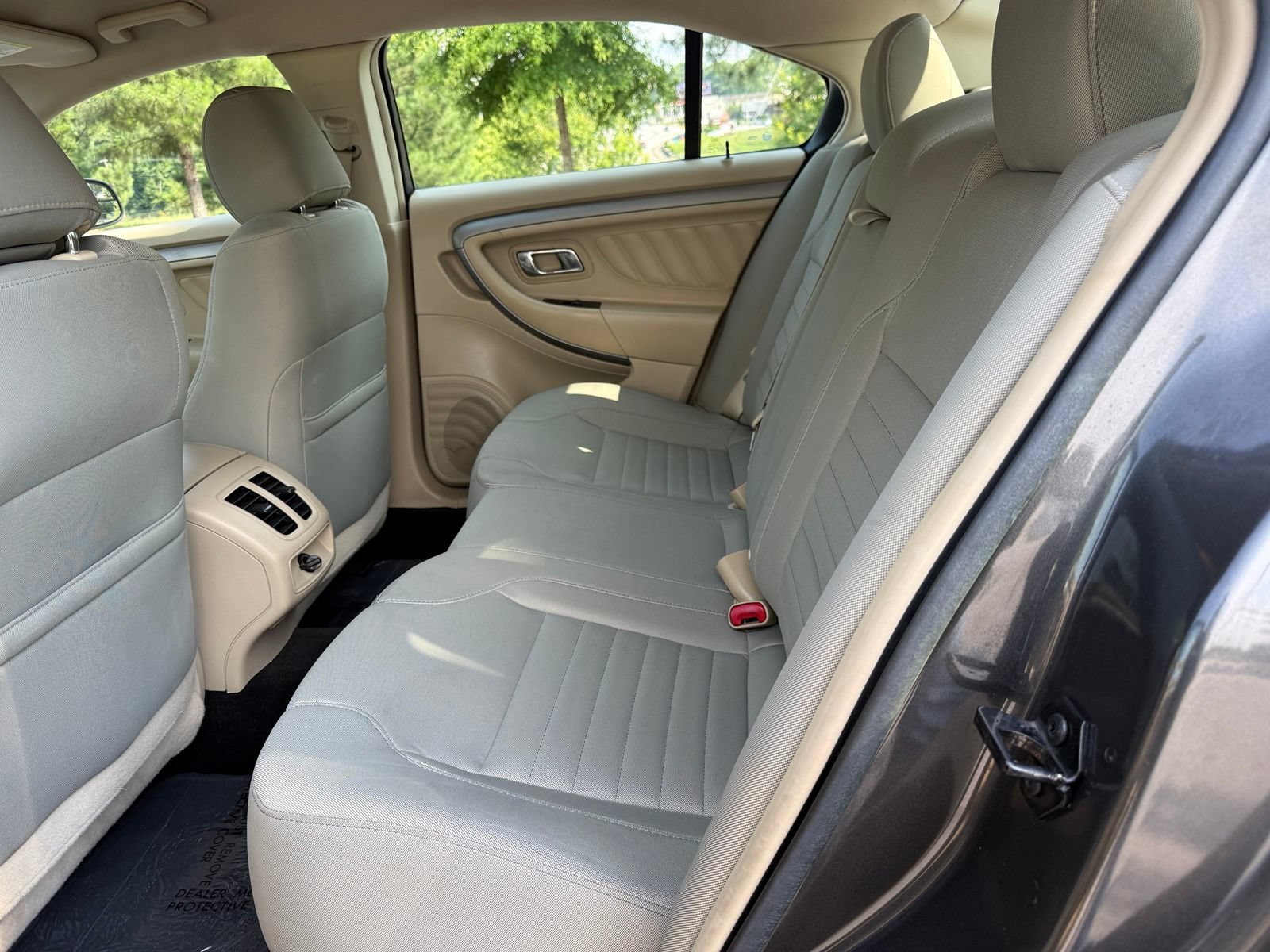Used 2016 Ford Taurus SE FWD image 37