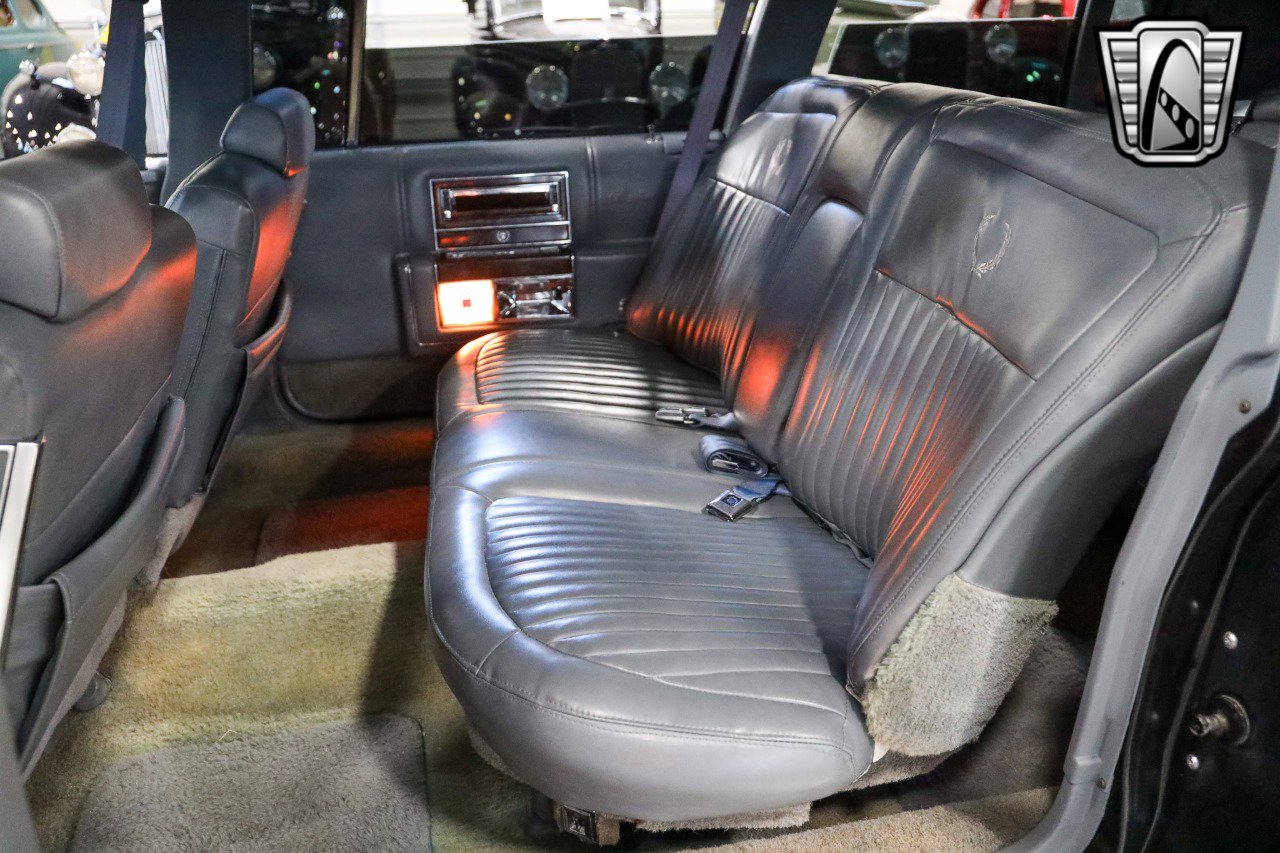 Used 1992 Cadillac Brougham image 21