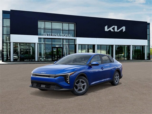 New 2025 Kia K4 LXS image 1