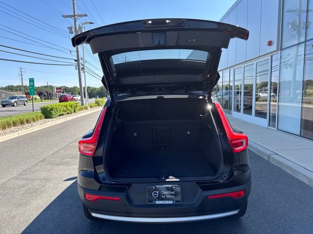 Certified 2025 Volvo XC40 B5 Core AWD/4WD image 11