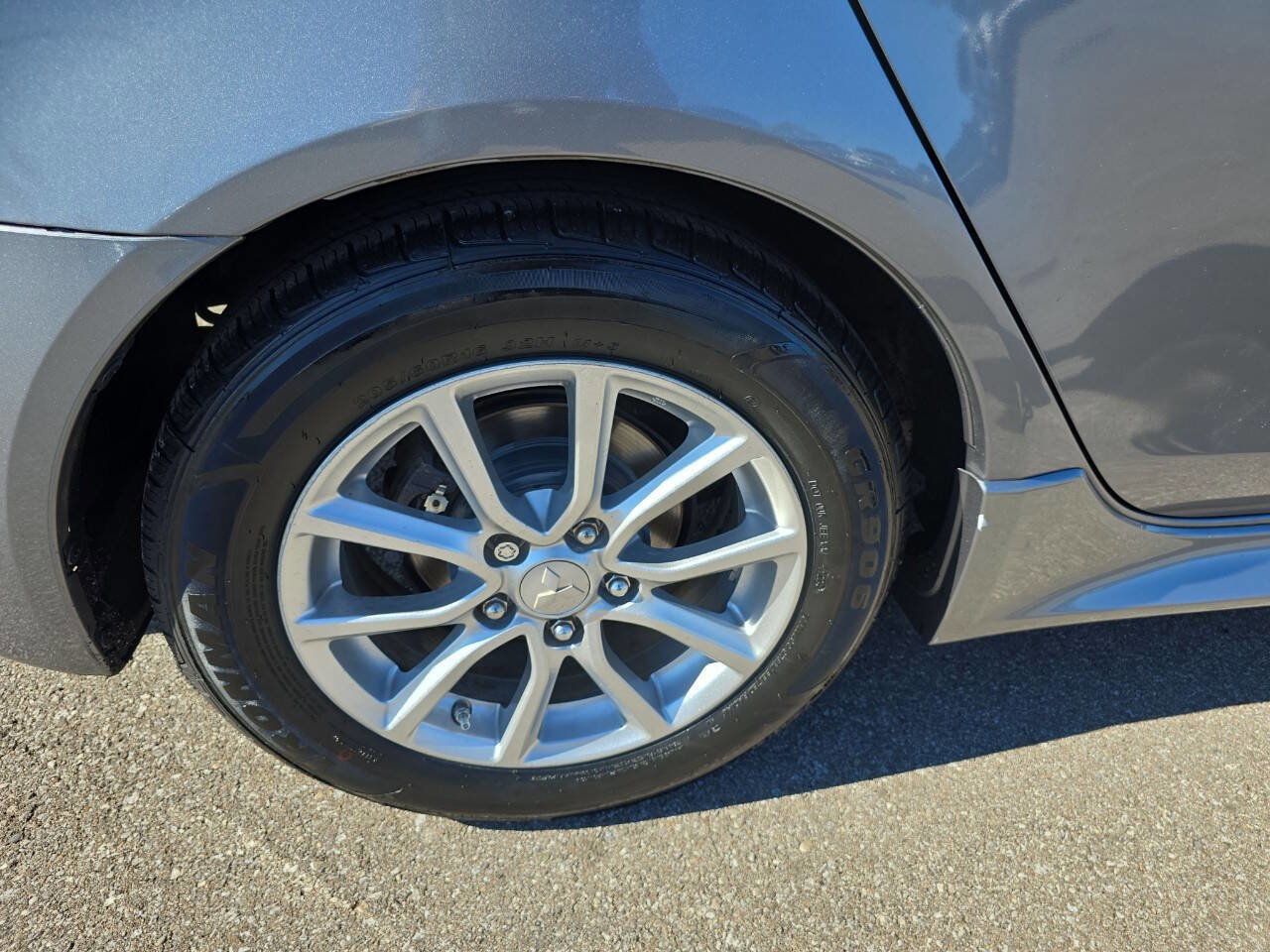 Used 2016 Mitsubishi Lancer ES image 11