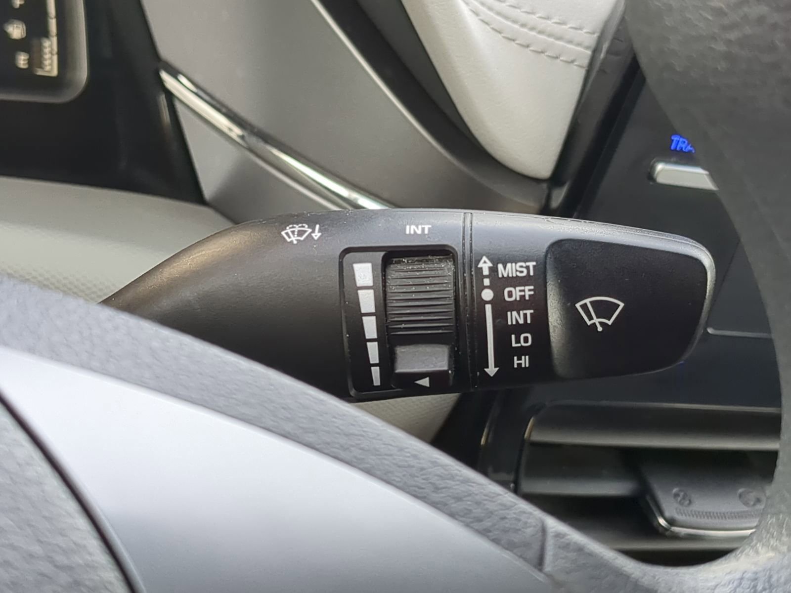 Used 2020 Hyundai Ioniq Blue image 27