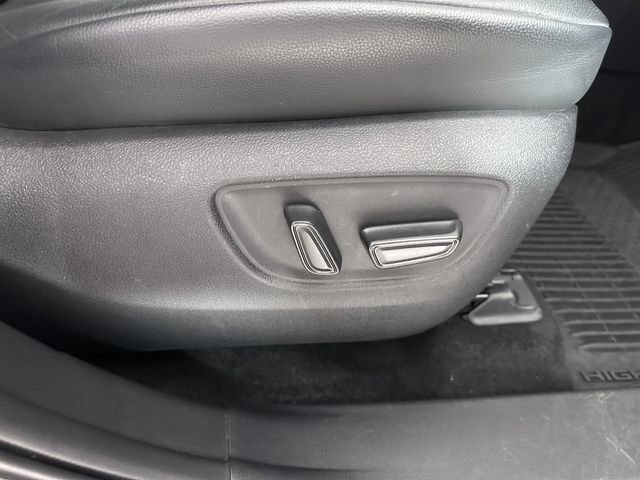 Used 2021 Toyota Highlander XLE AWD/4WD image 11