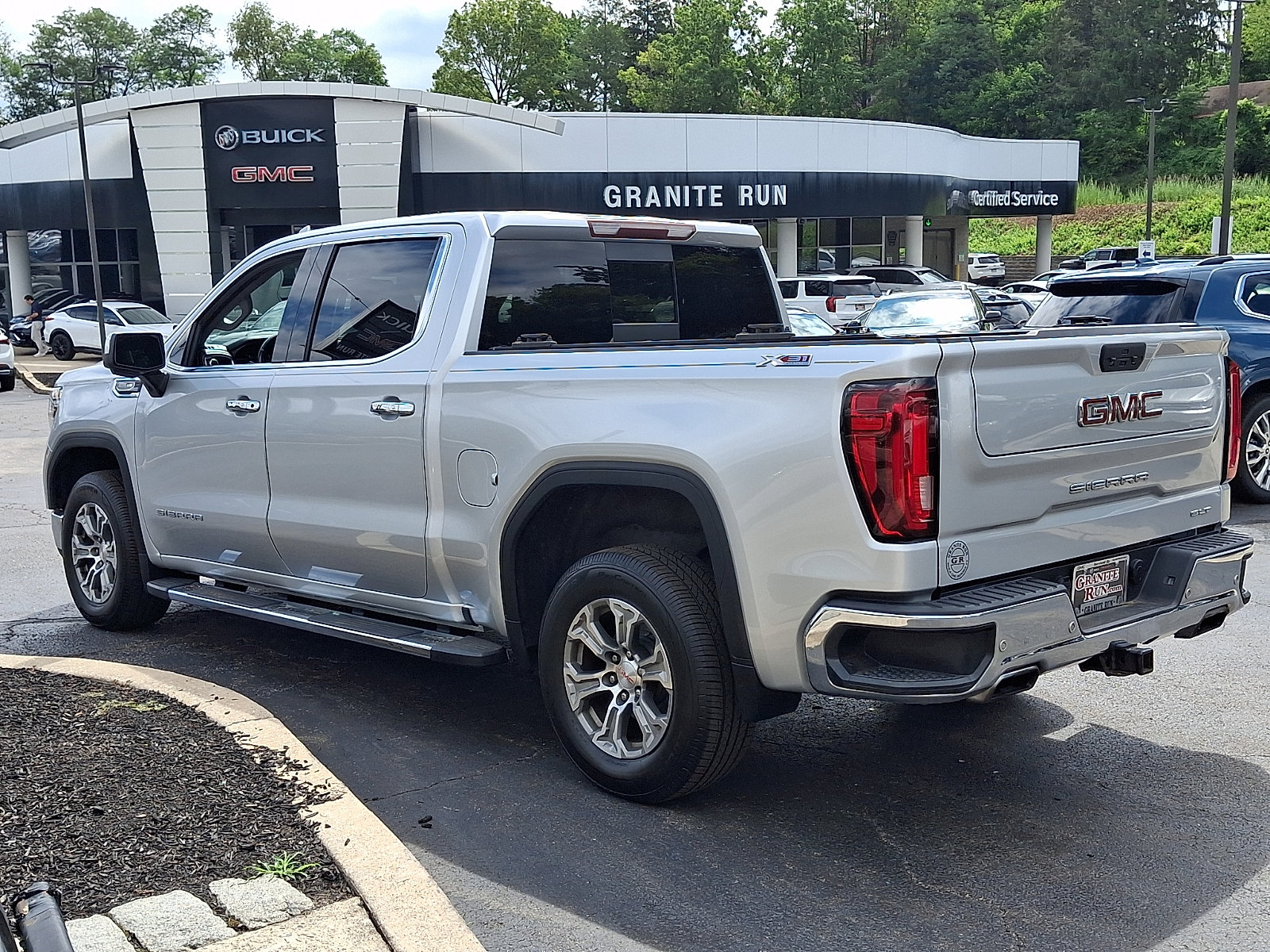 Used 2020 GMC Sierra 1500 SLT w/ SLT Convenience Package AWD/4WD image 4