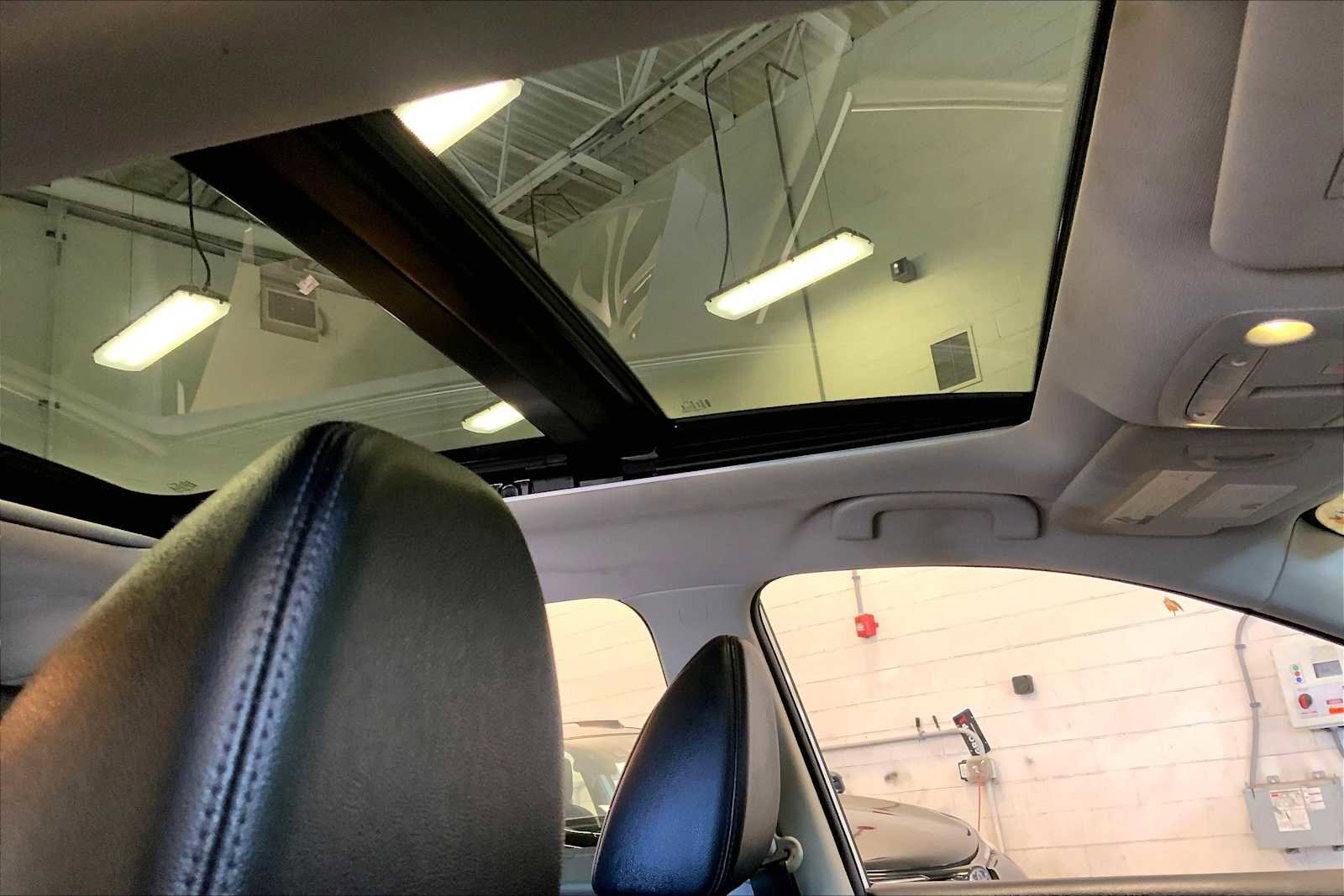 Used 2016 Nissan Rogue SL w/ SL Premium Package image 13