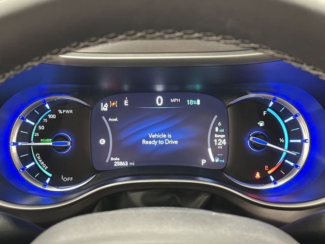Used 2023 Chrysler Pacifica Touring-L image 6