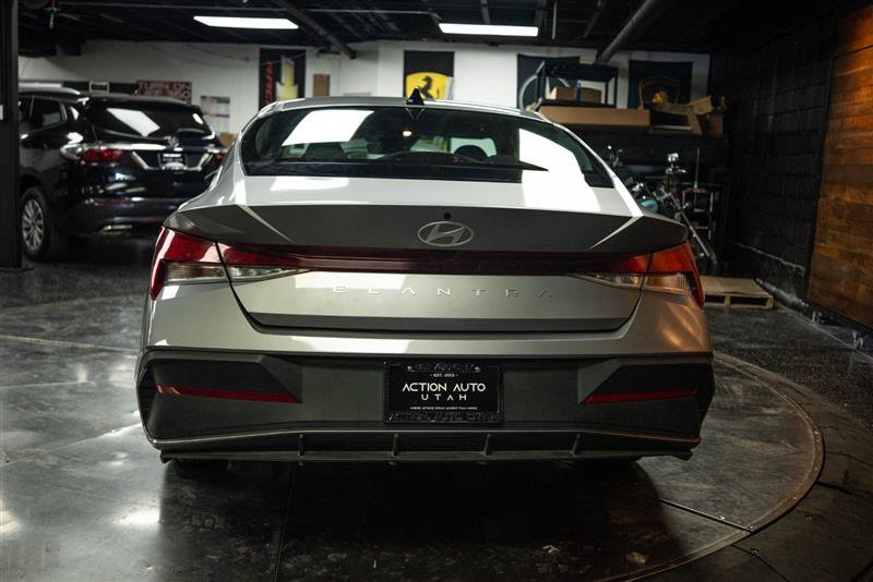Used 2025 Hyundai Elantra SE FWD image 6
