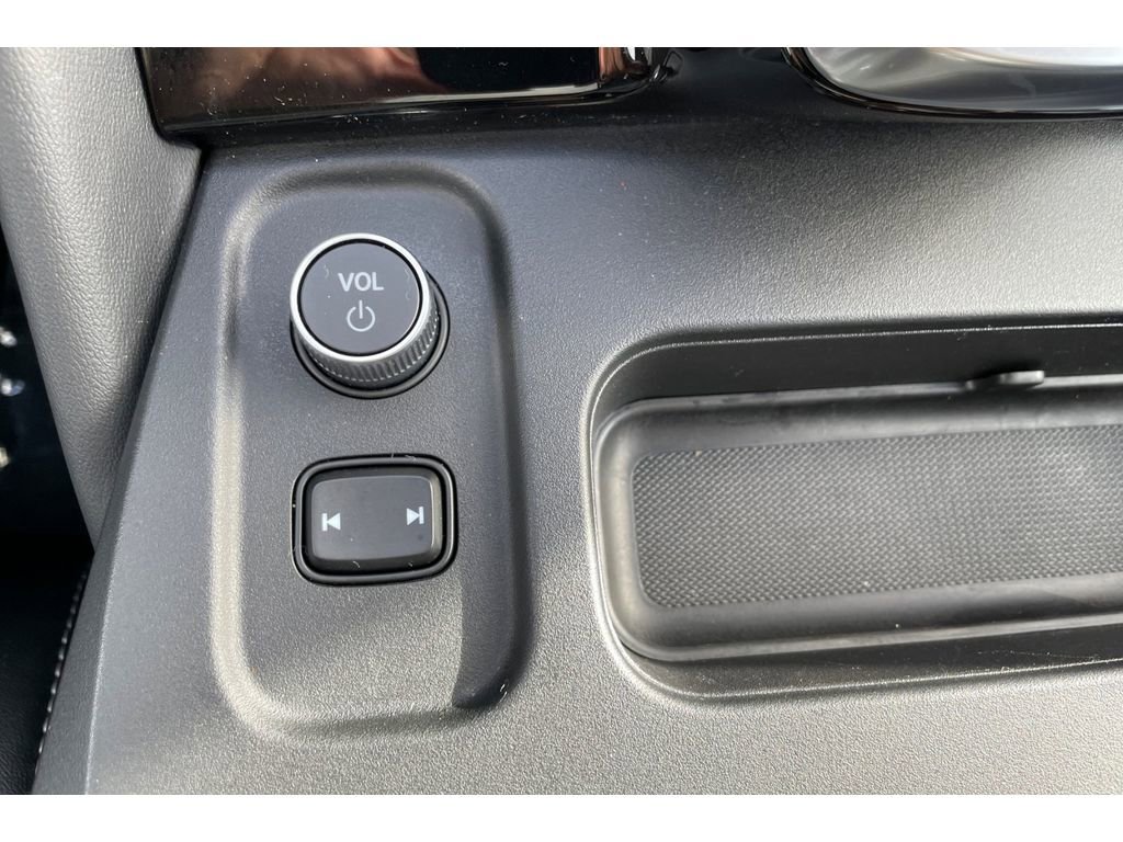 Certified 2025 Acura MDX FWD w/ Technology Package image 31