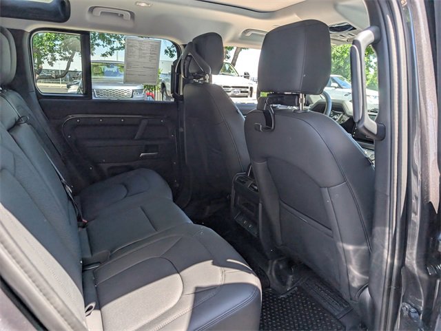 Used 2025 Land Rover Defender 110 S image 7