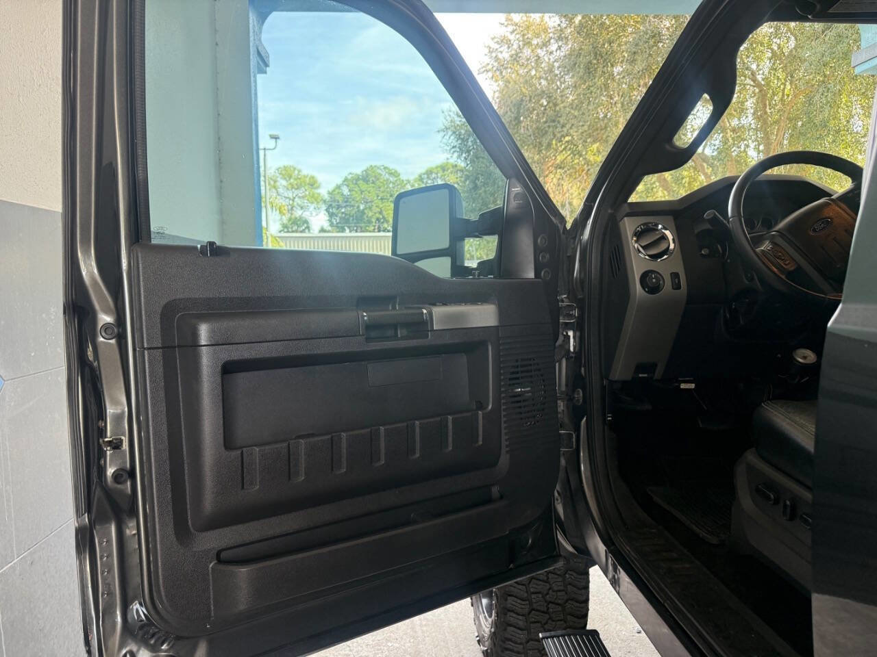 Used 2016 Ford F250 Lariat w/ Lariat Ultimate Package image 34