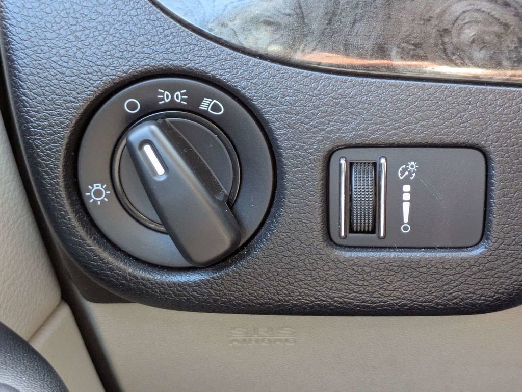 Used 2018 Dodge Grand Caravan SE w/ UConnect Hands-Free Group image 25