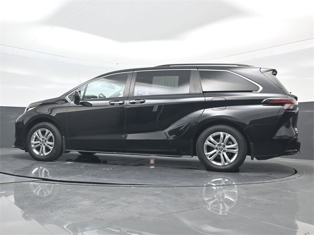 Used 2022 Toyota Sienna XSE image 51