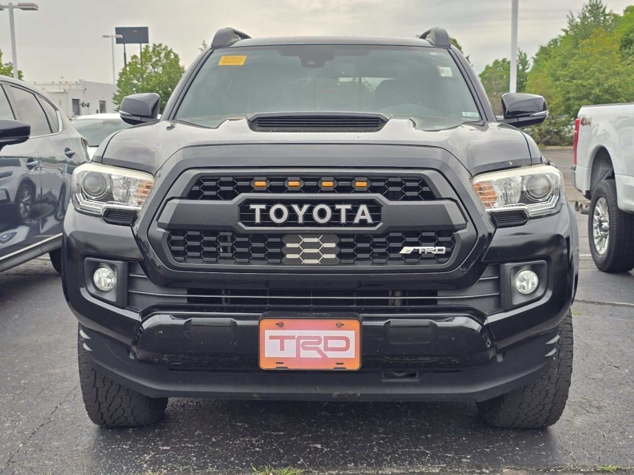 Used 2018 Toyota Tacoma TRD Sport w/ Technology Package AWD/4WD image 2