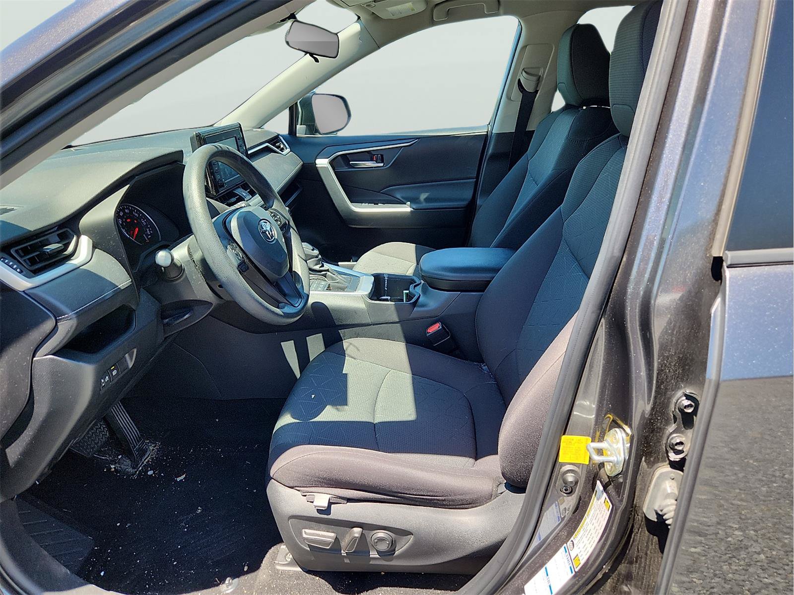Used 2022 Toyota RAV4 XLE AWD/4WD image 9