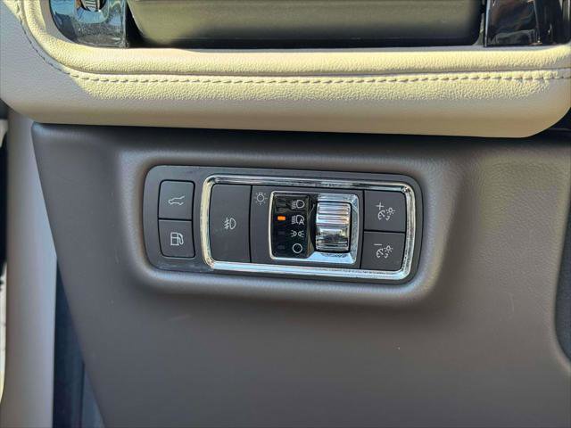 Used 2022 Lincoln Aviator Grand Touring w/ Elements Package Plus AWD/4WD image 21