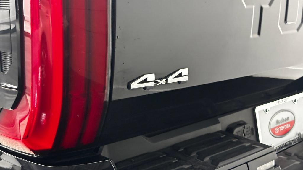Used 2022 Toyota Tundra SR5 w/ SR5 Convenience Package AWD/4WD image 7