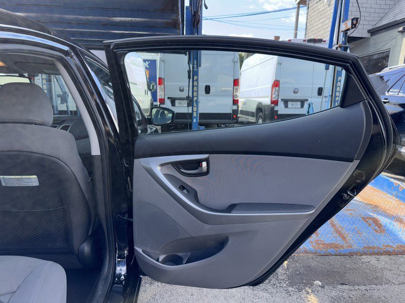 Used 2015 Hyundai Elantra SE w/ Option Group 02 image 11