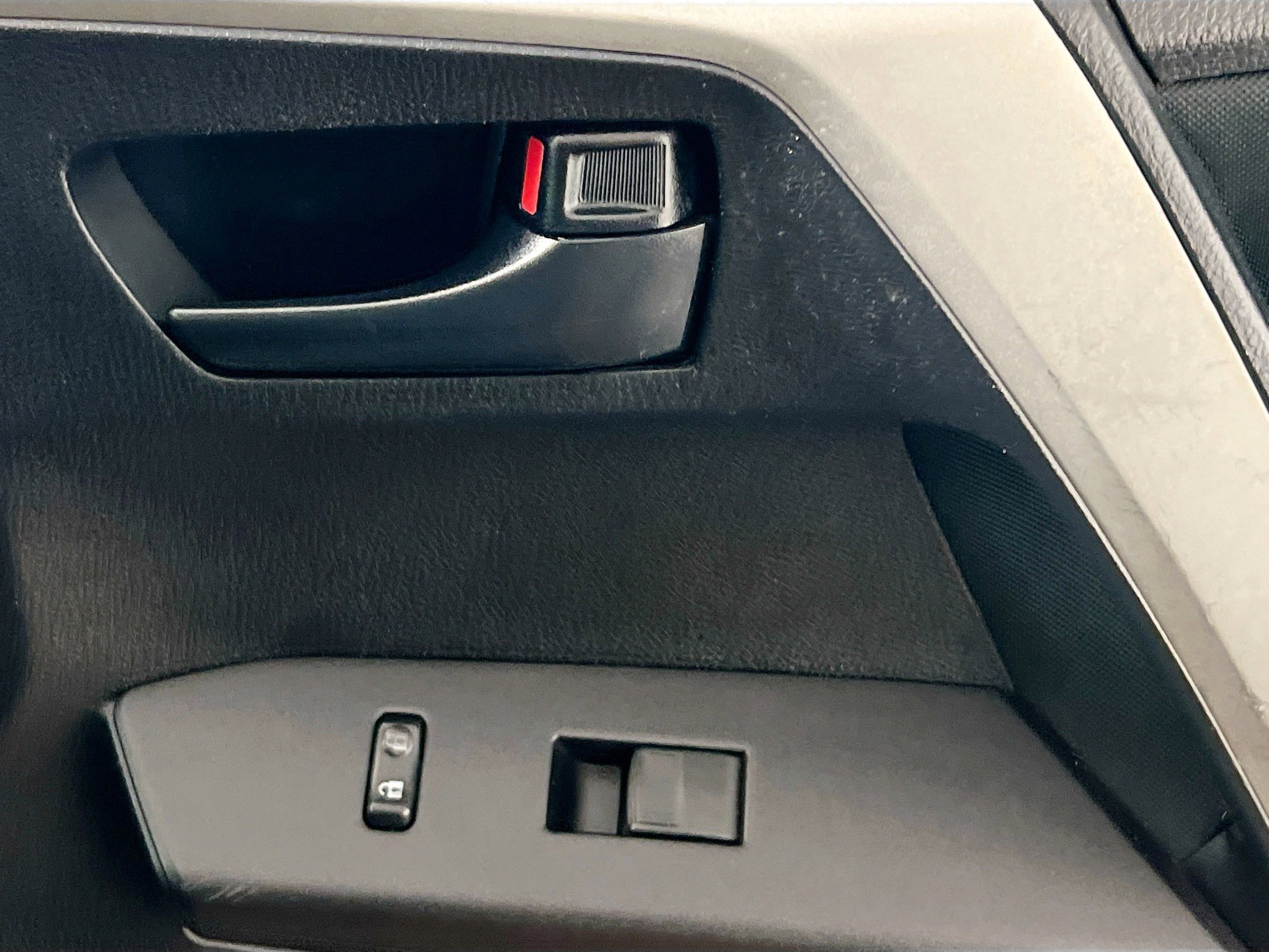Used 2017 Toyota RAV4 LE image 31