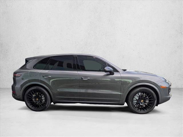 Used 2021 Porsche Cayenne Turbo image 4