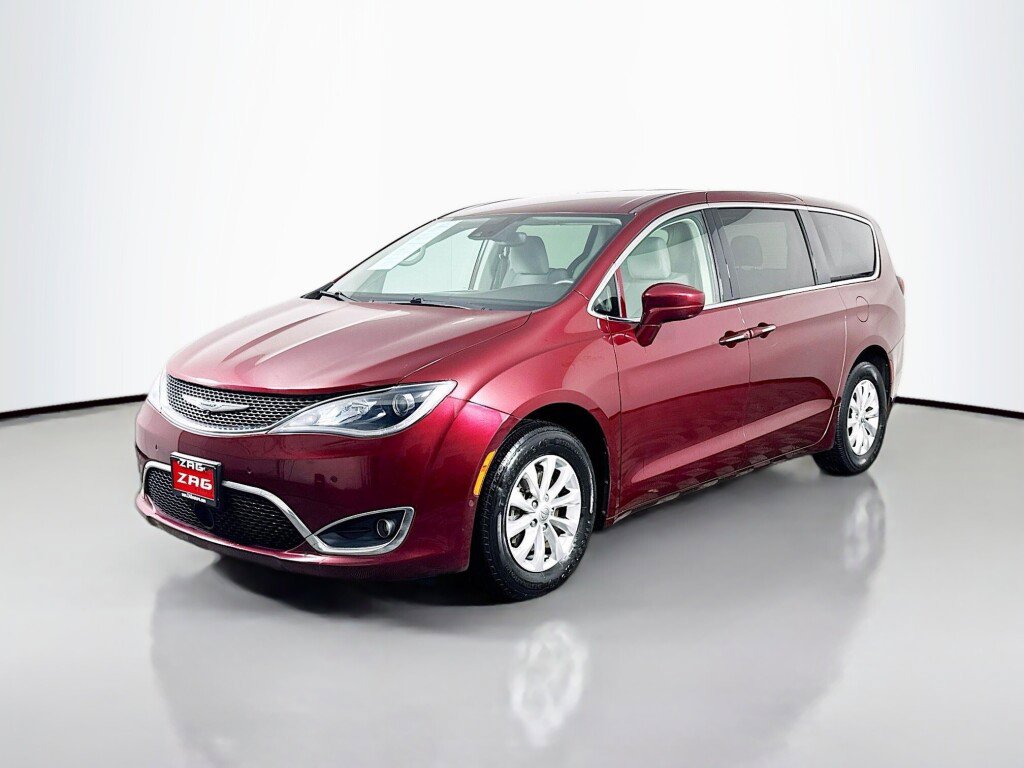Used 2020 Chrysler Pacifica Touring w/ Advanced Safetytec Group
