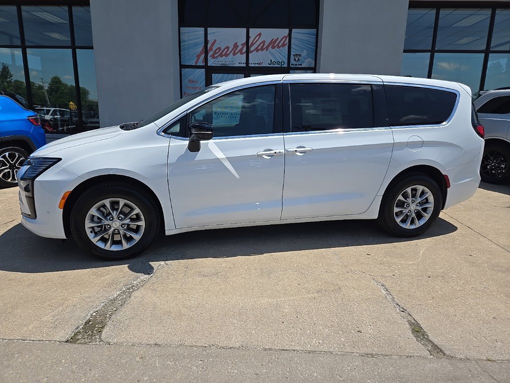 New 2027 Chrysler Pacifica Select w/ Family Tech Group AWD/4WD image 6