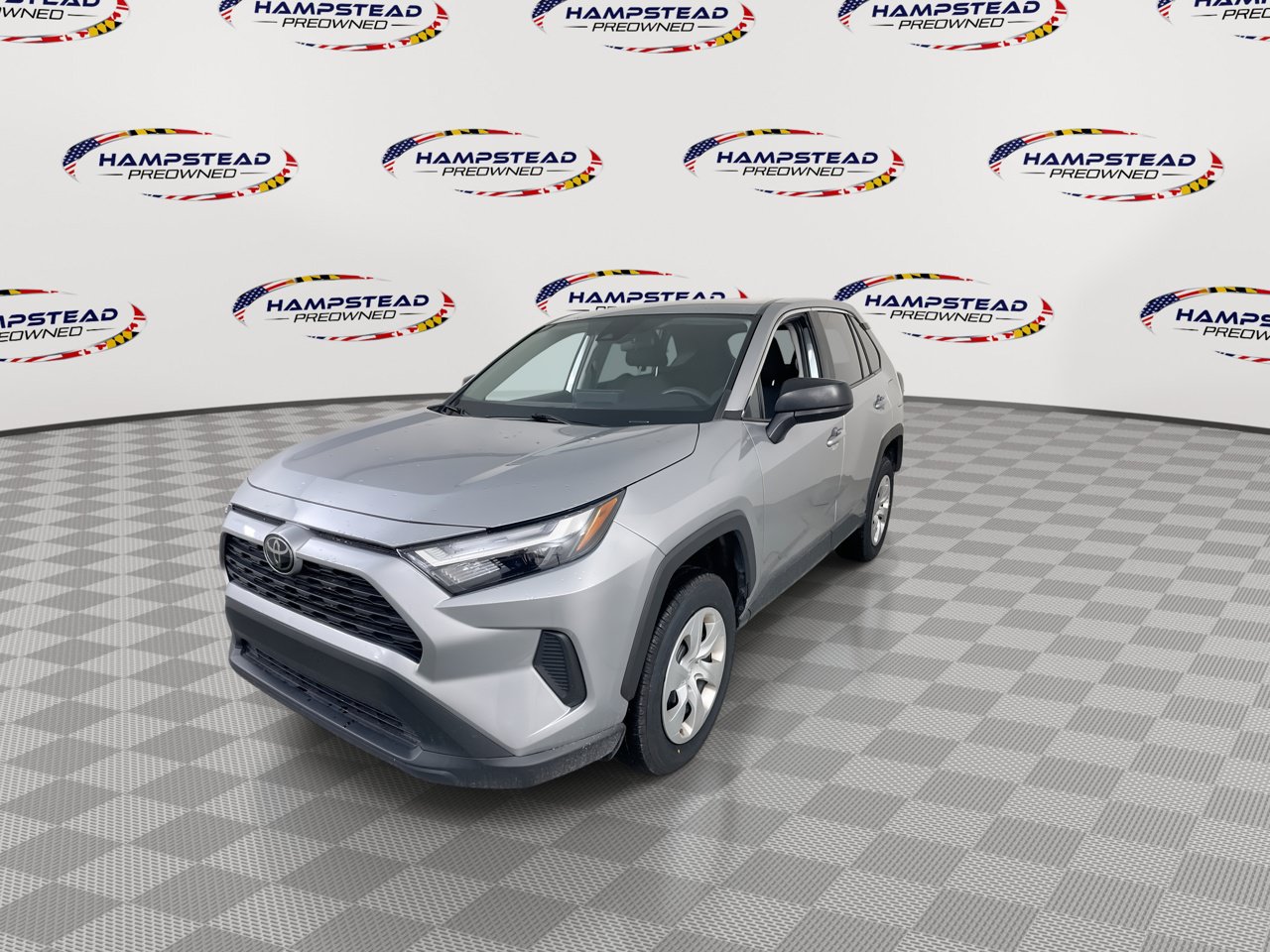 Used 2025 Toyota RAV4 LE AWD/4WD image 4