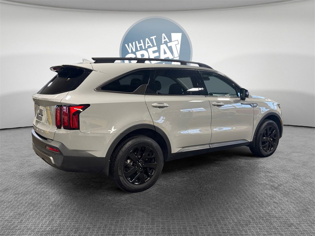 Certified 2022 Kia Sorento S w/ Panoramic Sunroof Package image 3