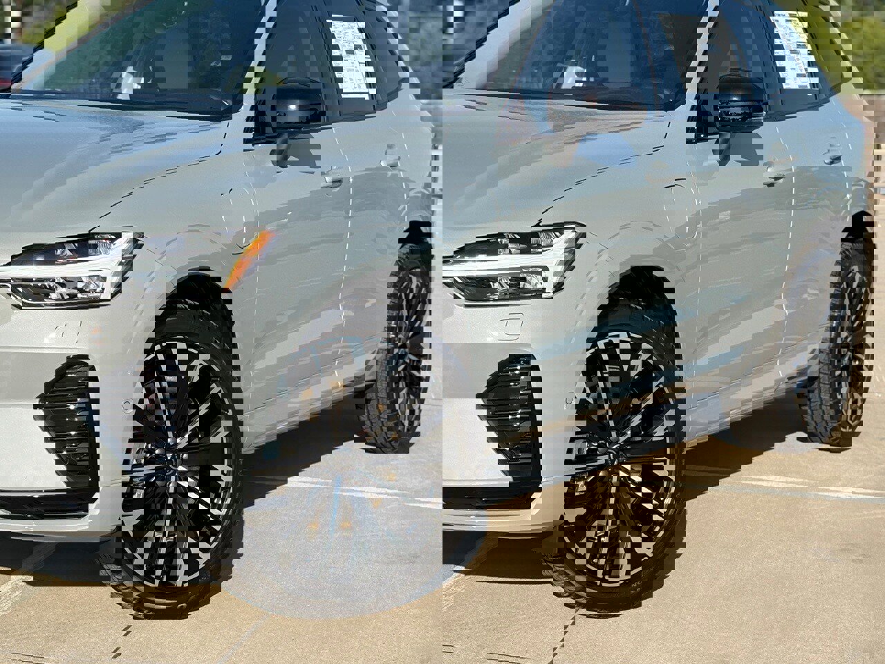 New 2026 Volvo XC60 T8 Ultra w/ Protection Package Premier image 8