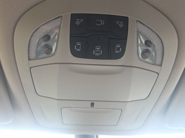 Used 2023 Chrysler Pacifica Touring-L FWD image 32