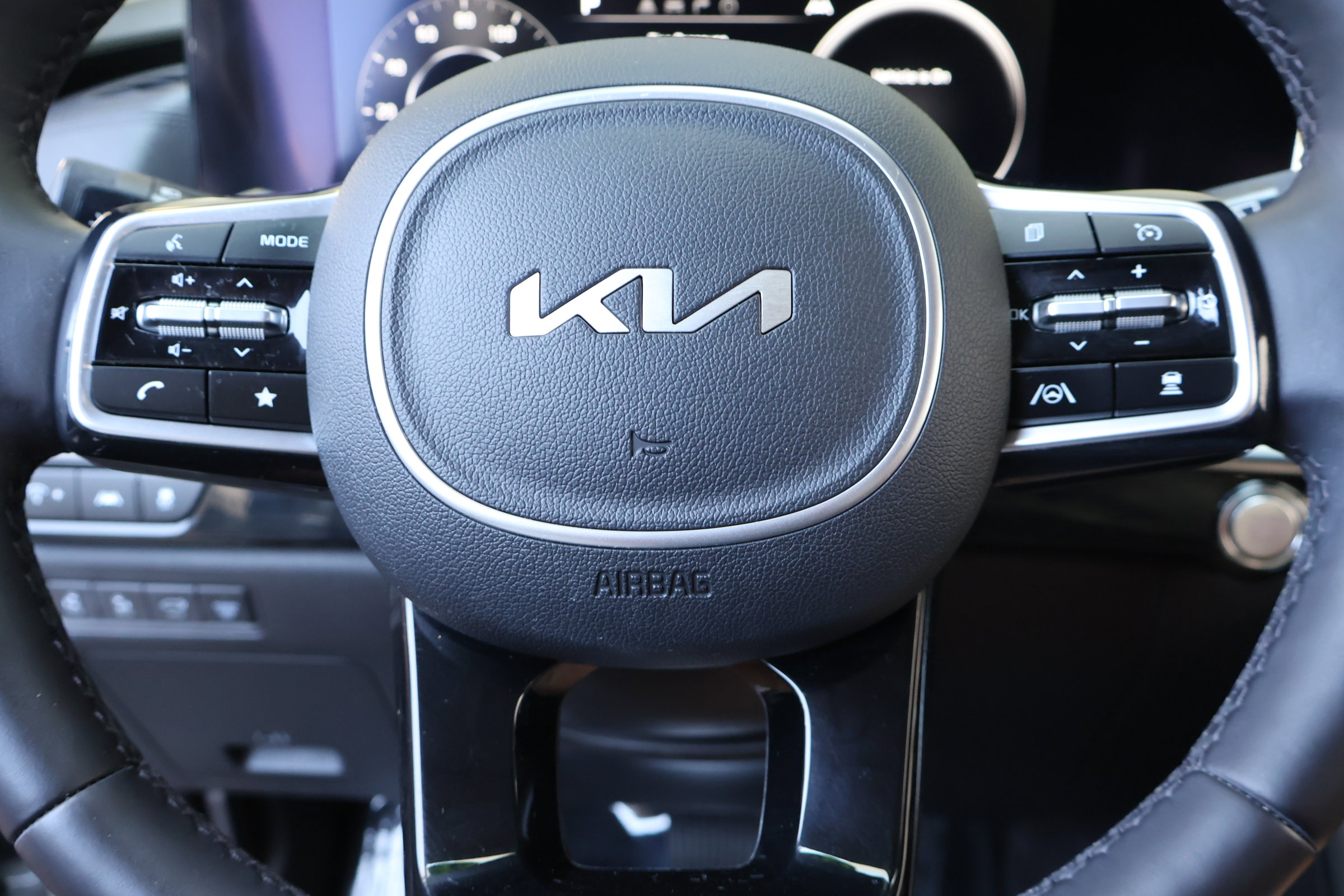 Used 2022 Kia Carnival SX Prestige FWD image 24