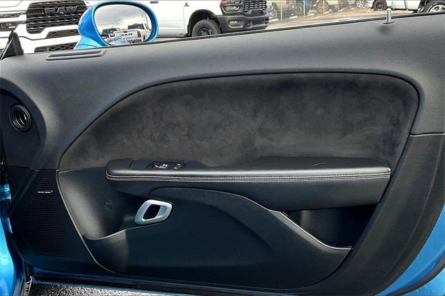 Used 2015 Dodge Challenger SRT image 19