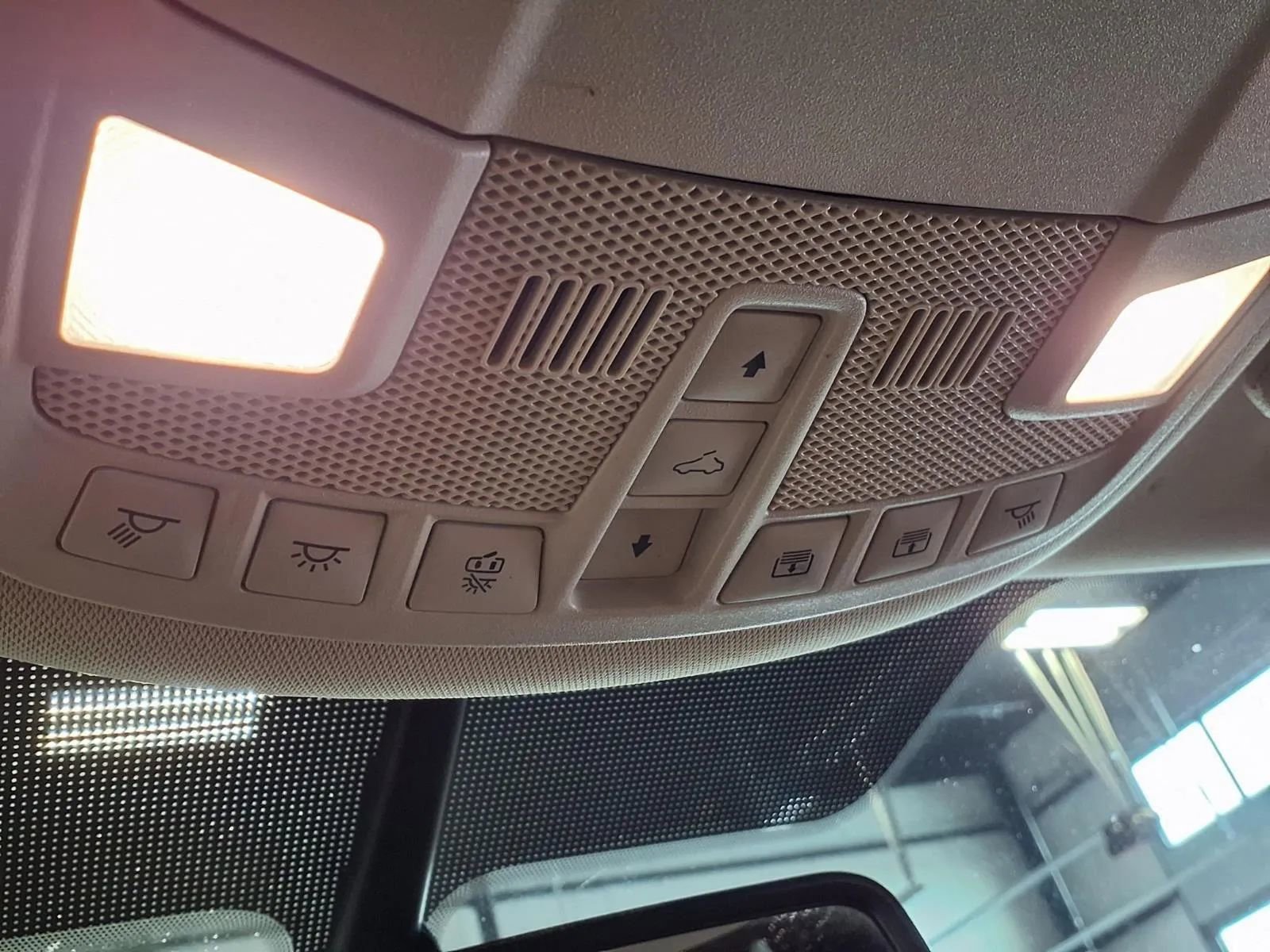 Used 2017 Lincoln MKC Select image 23