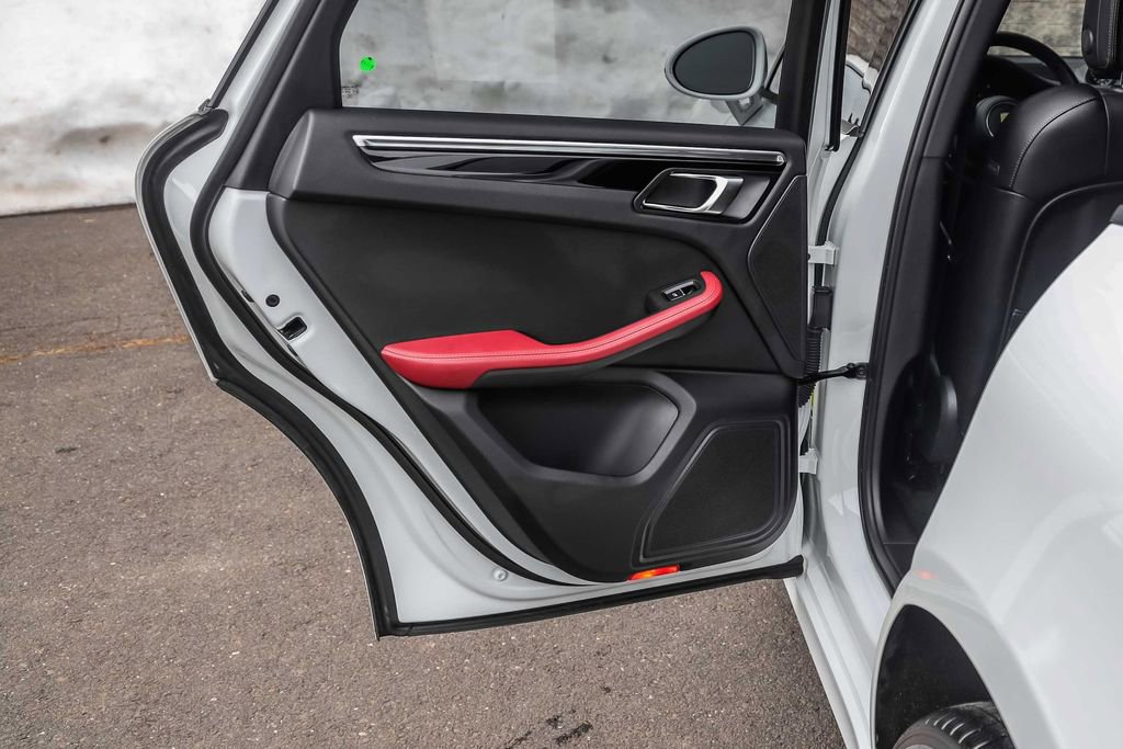 Used 2024 Porsche Macan image 19