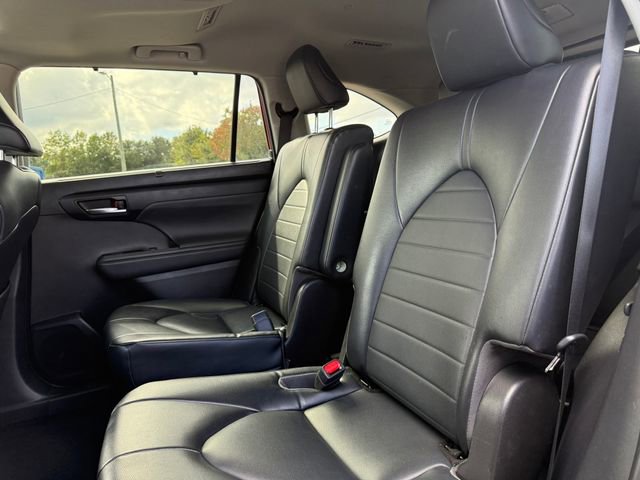 Used 2022 Toyota Highlander XLE image 39