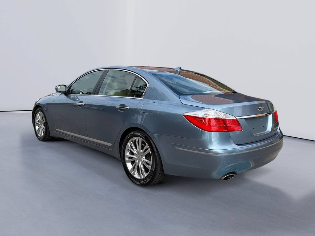 Used 2010 Hyundai Genesis 4.6 w/ Technology Pkg 5 RWD image 5