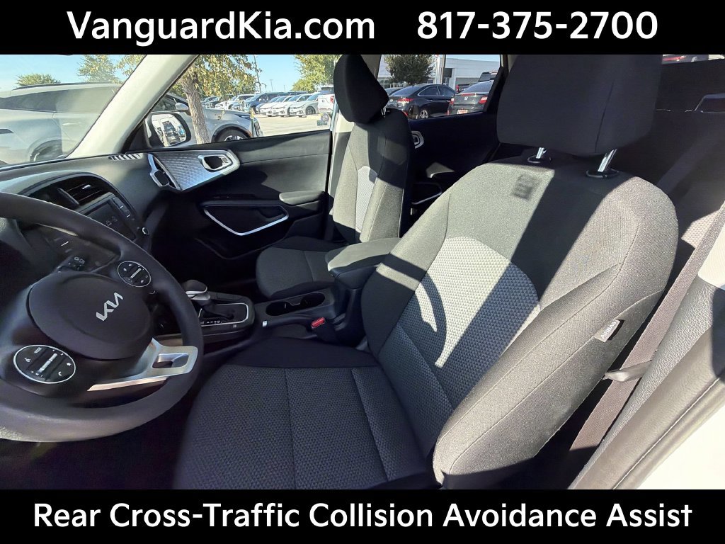 Certified 2025 Kia Soul LX w/ LX Technology Package FWD image 15