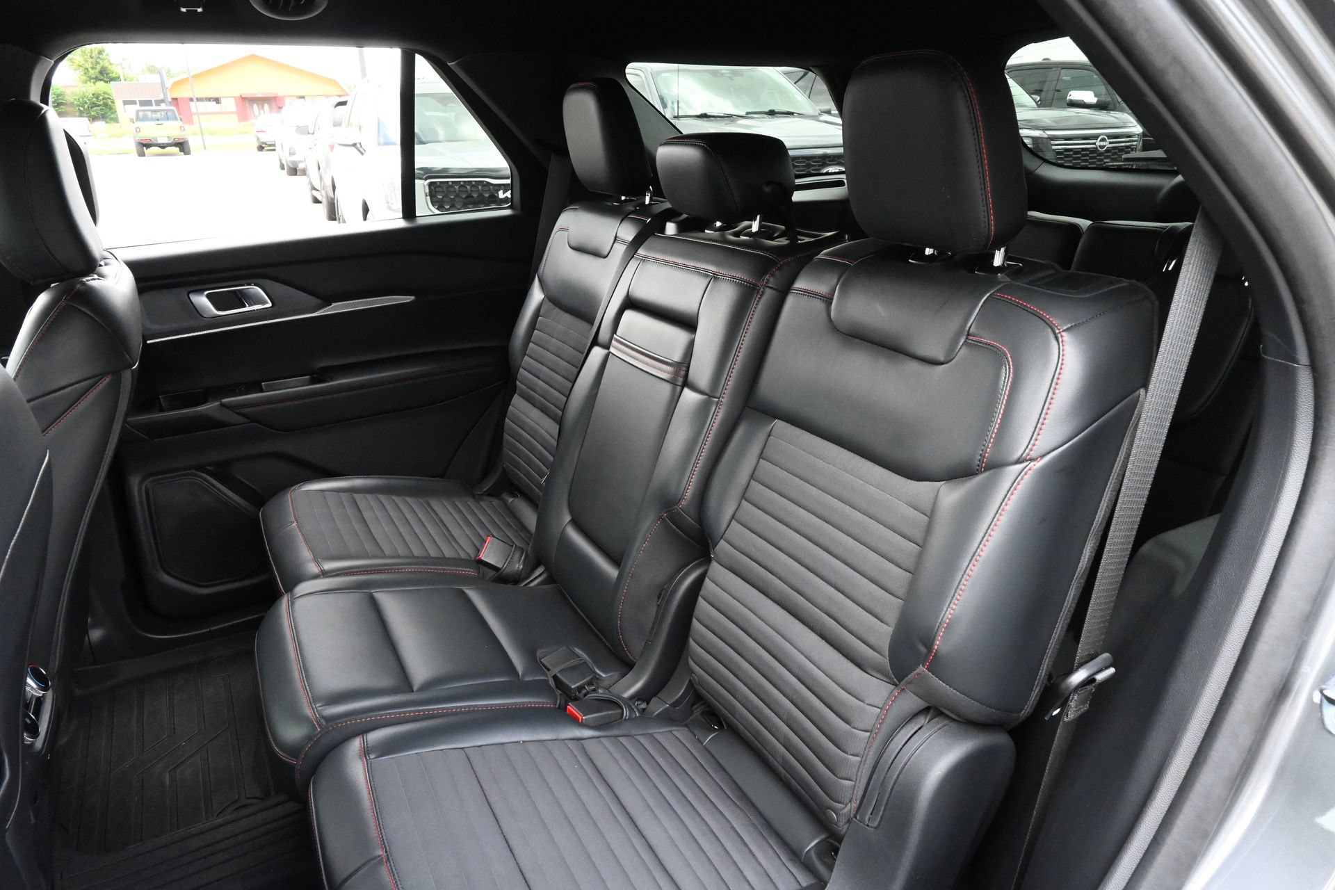 Certified 2025 Ford Explorer ST-Line RWD image 18