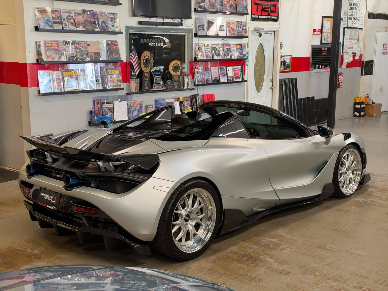 Used 2020 McLaren 720S Performance RWD image 7