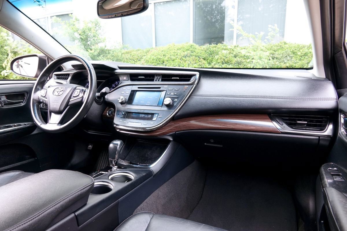Used 2015 Toyota Avalon XLE Premium FWD image 7