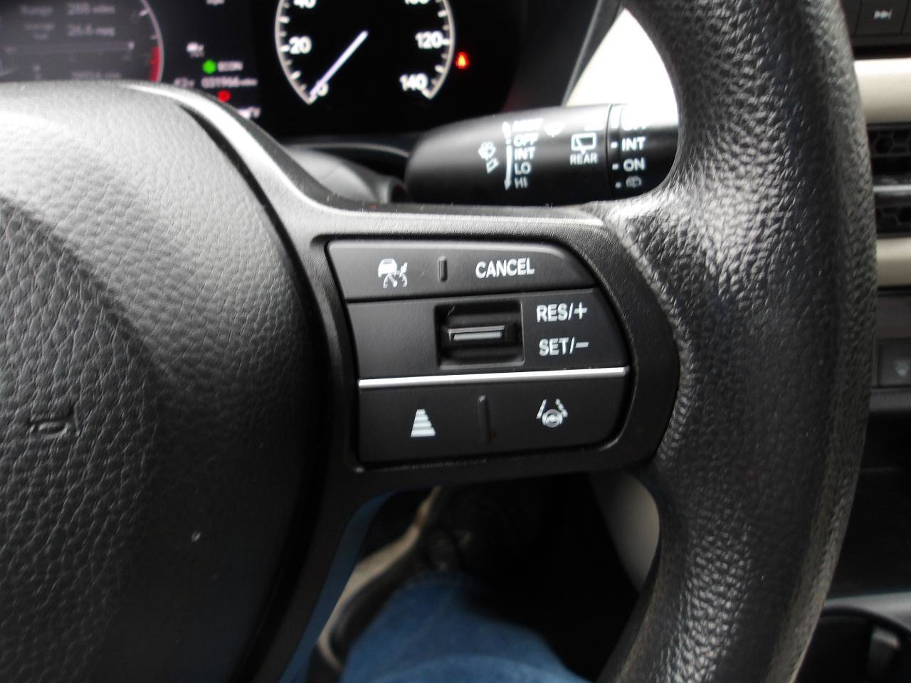 Used 2023 Honda HR-V LX image 16